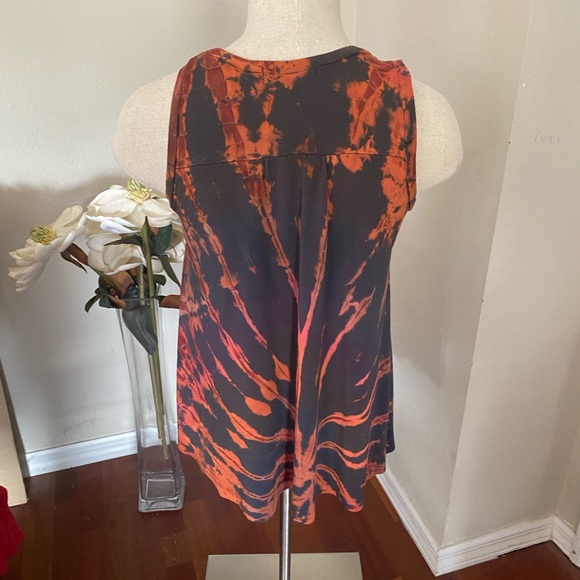 Blue Gecko Tie Dye Tank - Picture 2 of 3